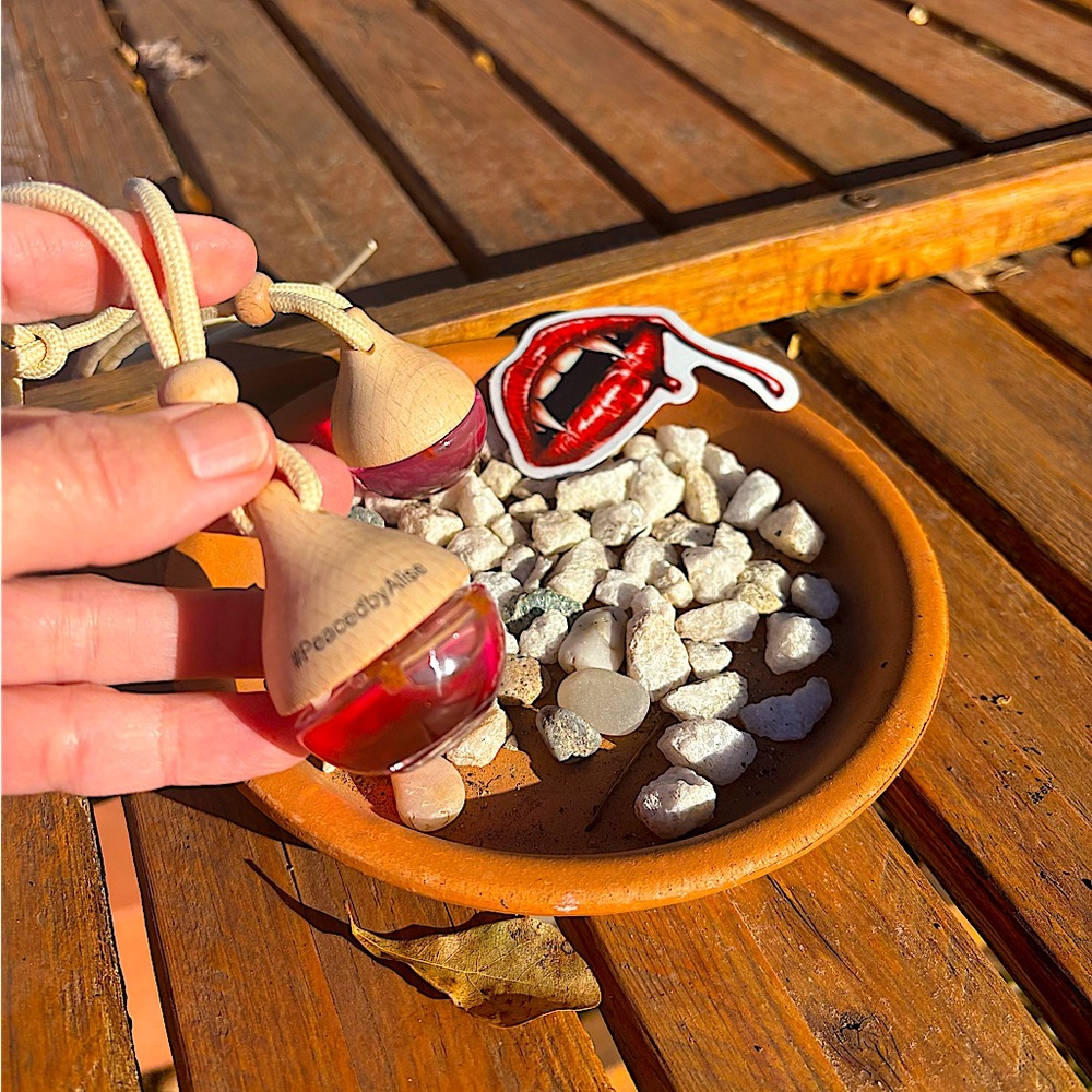 Elijah diffuser w/Free Charm, blood🩸drop /clip-on doterra oils refillable fun